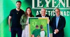 En la imagen aparecen Helio Neto, Carolina Ardila, Antonio José Ardila y el presidente de Chapecoense. FOTO MANUEL SALDARRIAGA 