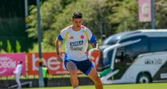El futbolista James Rodríguez, capitán de la Selección Colombia, fue uno de los primeros que llegó al “campamento” que hicieron los futbolistas en la sede de Atlético Nacional en el Oriente Antioqueño. Foto: Cortesía FCF