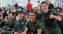 La delegación de Chapecoense antes de despegar en Bogotá rumbo a Medellín para los actos especiales que vivirán este viernes y sábado tanto en La Unión, como en el Atanasio Girardot. FOTO TOMADA X@ChapecoenseReal