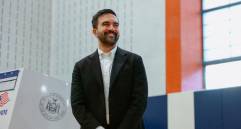 Zohran Mamdani venció al exgobernador Andrew Cuomo que, aunque también demócrata, se lanzó como independiente. FOTO: Tomada de X @ZohranKMamdani