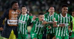 Los jugadores de Atlético Nacional durante el triunfo 3-2 sobre Internacional de Bogotá. FOTO COLPRENSA