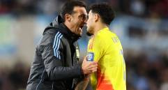 Lionel Scaloni y Luis Díaz tuvieron un cruce de palabras al momento en el que Argentino anotó el empate. Foto: AFP