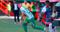 En la imagen aparece Juan Bauzá, jugador argentino de Atlético Nacional. FOTO MANUEL SALDARRIAGA