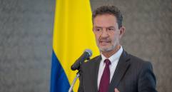 El canciller Omar Bula y los demás ministros están revisando los contratos que dejó amarrados el anterior Gobierno. Foto: Colprensa
