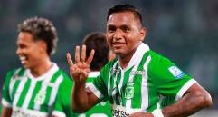 Alfredo Morelos marcó doblete en la victoria verdolaga. FOTO MANUEL SALDARRIAGA
