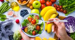 Hábitos como moverse más, alimentarse sano, dormir mejor y reducir el estrés ayudan a prevenir la inflamación silenciosa según el libro ¿Estamos Inflamad@s? FOTO Getty