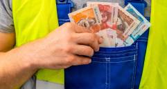 El aumento del salario mínimo solo es obligatorio para quienes devengan hasta un SMLV, aunque la Corte ha advertido riesgos de inequidad salarial. FOTO: GETTY