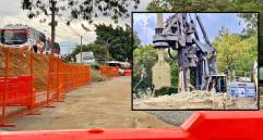Adelante, una de las máquinas usadas para la cimentación de la estructura. Atrás, el cierre vial en el barrio Caribe. FOTO: Cortesía