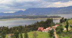 La Laguna de Guatavita, ubicada en el municipio de Sesquilé (Cundinamarca), es un sitio conocido por la leyenda de El Dorado y uno de los principales atractivos en este municipio. Imagen, AFP.