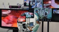 La cirugía a distancia se hizo gracias a un robot y a una conexión satelital de internet además de un apoyo de médicos indios que estaban preparados en caso de alguna falla en la conectividad. Foto: Captura videos redes sociales. 