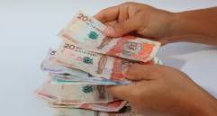 El aumento de 23% del salario mínimo elevó la concentración de trabajadores en el piso salarial y amplió la brecha entre formalidad e informalidad, según Anif. FOTO ELCOLOMBIANO