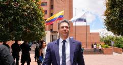 Daniel Quintero saliendo de la sede del Consejo Nacional Electoral. FOTO: COLPRENSA