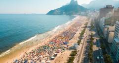 La playa de Ipanema en Brasil, como la de Copacabana, tendrán nuevas restricciones impuestas por la Alcaldía de Río de Janeiro el próximo 1 de junio. FOTO: SSTOCK