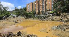 Descripción: Daños e inundaciones por lluvias en Medellín. Un muerto, un desaparecido, vías cerradas y más desastres dejan lluvias torrenciales en Medellín Desde el pasado fin de semana la temporada de lluvias ya deja más de 68 viviendas afectadas y 7 viviendas colapsadas en Medellín. Personajes: . Fecha de evento: 29/04/2025. Foto: Esneyder Gutiérrez