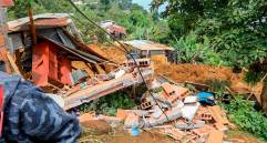 El alud que cayó en el sector de El Pinar destruyó por lo menos diez viviendas. Allí van 10 personas fallecidas. FOTOS: ESNEYDER GUTIÉRREZ