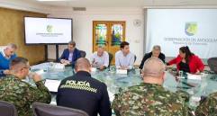 Las autoridades de Medellín y de Antioquia junto a la fuerza pública durante el Consejo de Seguridad. FOTO: Cortesía