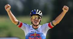 Remco Evenepoel celebra tras ganar la etapa 15 del Tour de Francia, en el cierre de la segunda semana de competenciaFOTO GETTY 