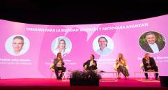 La conversación inicial puso sobre la mesa la visión de los líderes locales frente a los retos pendientes en equidad de género. FOTO: EL COLOMBIANO. 