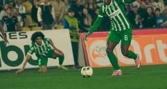 En la imagen aparecen Andrés Román y Eduard Bello durante el juego ante Pasto. FOTO ATLÉTICO NACIONAL