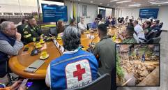 Adelante, una de las zonas vulnerables de la ciudad. Atrás. Consejo de Gestión del Riesgo de Medellín. FOTO: Cortesía