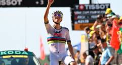 Tadej Pogacar sumó su tercera victoria en el actual Tour de Francia, y la 63 de su equipo en la presente temporada. FOTO: GETTY