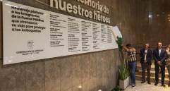 En el edificio de la Gobernación de Antioquia se instaló en agosto pasado una placa para rendir homenaje a los integrantes de la Fuerza Pública muertos en el cumplimiento de su deber. FOTO: Manuel Saldarriaga Quintero.