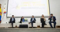 Carlos Andrés Rodado Grijalba, jefe de la Unidad de Análisis de Información - DIARI; Natalia Gaviria Gómez, PhD. Profesora de la UDEA; Demian Gil Marino, líder regional de Copilot en Microsoft; Johanna Pimiento Quintero, gerente de Transformación Digital del Consejo Superior de la Judicatura; Juan Carlos Cortés González, magistrado de la Corte Constitucional. fotos: EL COLOMBIANO. 