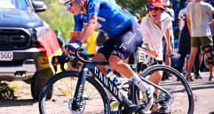 El ciclista colombiano Éiner Rubio quien disputaba el Tour de Francia sufrió un accidente en la etapa 19 y tuvo que abandonar la competencia, tras chocar con un carro de la caravana deportiva. FOTO CORTESÍA @Movistar_Team