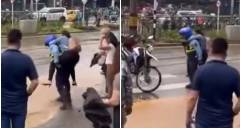 En las imágenes quedó evidenciado cómo el agente cargó a una mujer para que no se ensuciara y pudiera pasar la calle, haciendo esto, según testigos, con más personas en el lugar. FOTO: Captura video de redes sociales @FicoGutierrez