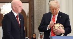 Donald Trump y Gianni Infantino se reunieron el mes pasado esperando que las políticas migratorias no afecten el Mundial. Foto: Getty