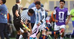 Diez fechas de suspensión, 90.000 dólares de multa y la sombra del escarmiento tras la final del Mundial 2026, mientras la AFA apunta a quemar las sanciones en la ventana de amistosos de septiembre para amortiguar el golpe. FOTO: AFP
