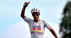 El ecuatoriano Jhonatan Narváez alcanzó su cuarto triunfo en la historia del Giro de Italia. FOTO GETTY