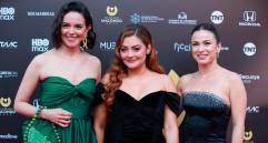 Julieth Restrepo, Yuri Vargas y Paula Castaño, de Estimados señores a su llegada a los Premios Macondo en Medellín. FOTO Manuel Saldarriaga