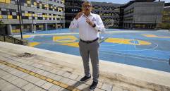 El exdirector de Sapiencia Carlos Alberto Chaparro, uno de los llamados por la Personería, en una de las sedes de la entidad. Foto: Manuel Saldarriaga Quintero