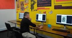 El espacio está dotado con equipos especializados para que los visitantes puedan consultar la información sin inconvenientes. Foto: Cortesía