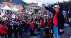 Ante sus seguidores, Petro aseguró: “El día que yo salga quiero tener esta plaza llena. Ahí nos toca hacer un compromiso porque para tener esta plaza llena yo tengo que estar alegre saliendo de allá”. 