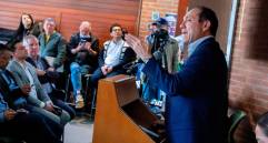 El ministro del Trabajo, Antonio Sanguino, participó hoy en la Audiencia Pública sobre el salario mínimo. FOTO tomada de X