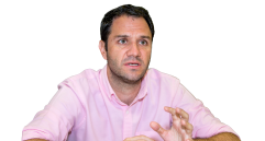 Juan David Valderrama y su equipo inscribirán el movimiento significativo de ciudadanos a principios de 2023 para empezar a recoger firmas. FOTO el colombiano