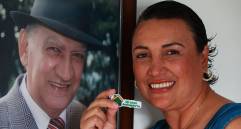 Nury Alejandra Mejía Arango pudo completar el dinero para su casa nueva gracias a la Gobernación de Antioquia; su padre Jairo Antonio Mejía, fallecido, fue quien le dejó el plante. FOTO Manuel Saldarriaga