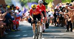 Momento en que Jonas Abrahamsen toma la delantera para vencer en el Tour. FOTO GETTY 