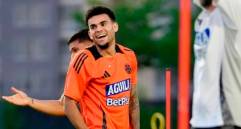 Luis Díaz quien estará ausente ante Perú por acumulación de amarillas, fue uno de los que más disfrutó con el banderazo de los hinchas en Barranquilla. FOTO FCF