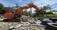 La transformación no se limita al antiguo coliseo. De manera simultánea también avanza la demolición de la antigua zona de piscinas del Juan Pablo II. FOTO Alcaldía de Medellín. 