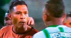 Alfredo Morelos y Teófilo Gutiérrez protagonizaron un agarrón al finalizar el partido en Ditaires. Foto: Captura tomada de @rtx876589.