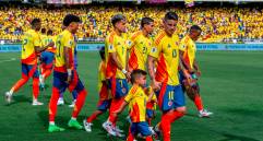 James Rodríguez la madrugó a la convocatoria y fue el primero en llegar. El 10 liderará nuevamente a la Selección. FOTO Juan antonio sanchéz 
