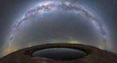 El centro de la Vía Láctea, donde se ubica Sagittarius A, podría estar compuesto por un núcleo superdenso de materia oscura y no por un agujero negro, según un nuevo estudio. FOTO cortesía Anne Dirksen