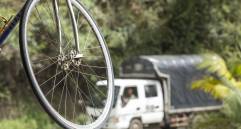 Dos menores de edad se accidentaron este fin de semana en la Avenida Las Palmas, al parecer mientras practicaban Gravity Bike. FOTO: Archivo EL COLOMBIANO, Edwin Bustamante