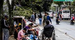 Habitantes de calle se toman los corredores cerca al Museo de Antioquia y la Plaza de Botero. Foto: Julio César Herrera Echeverri.