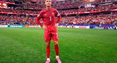 Esta es una de las imágenes que dejó la eliminación de Portugal del Mundial de Norteamérica, con Cristiano Ronaldo, triste y solo en el campo de juego. FOTO GETTY 