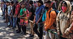 Se estima que más de 500 indígenas se tomaron La Alpujarra, con cerca de 200 niños. FOTOS Camilo Suárez