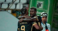 En la imagen aparecen celebrando la anotación del primer gol, Dayro Asprilla y Alfredo Morelos, FOTO: Nacional